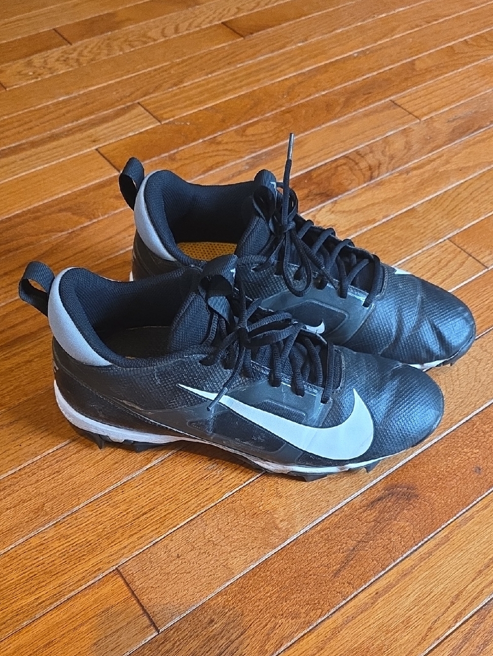 Football Cleats - Nike Men’s Black and Gray Low-Top Cleats - Size 10.5 Wide